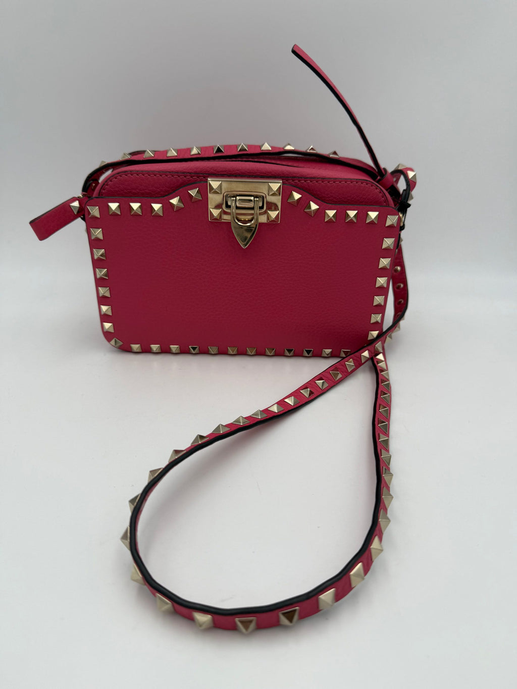 Valentino Garavani VALENTINO GARAVANI Rockstud Camera Bag Pink