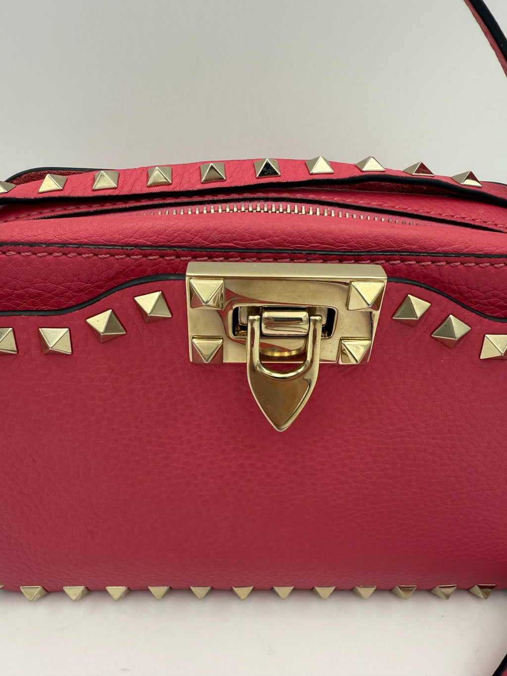 Valentino Garavani VALENTINO GARAVANI Rockstud Camera Bag Pink