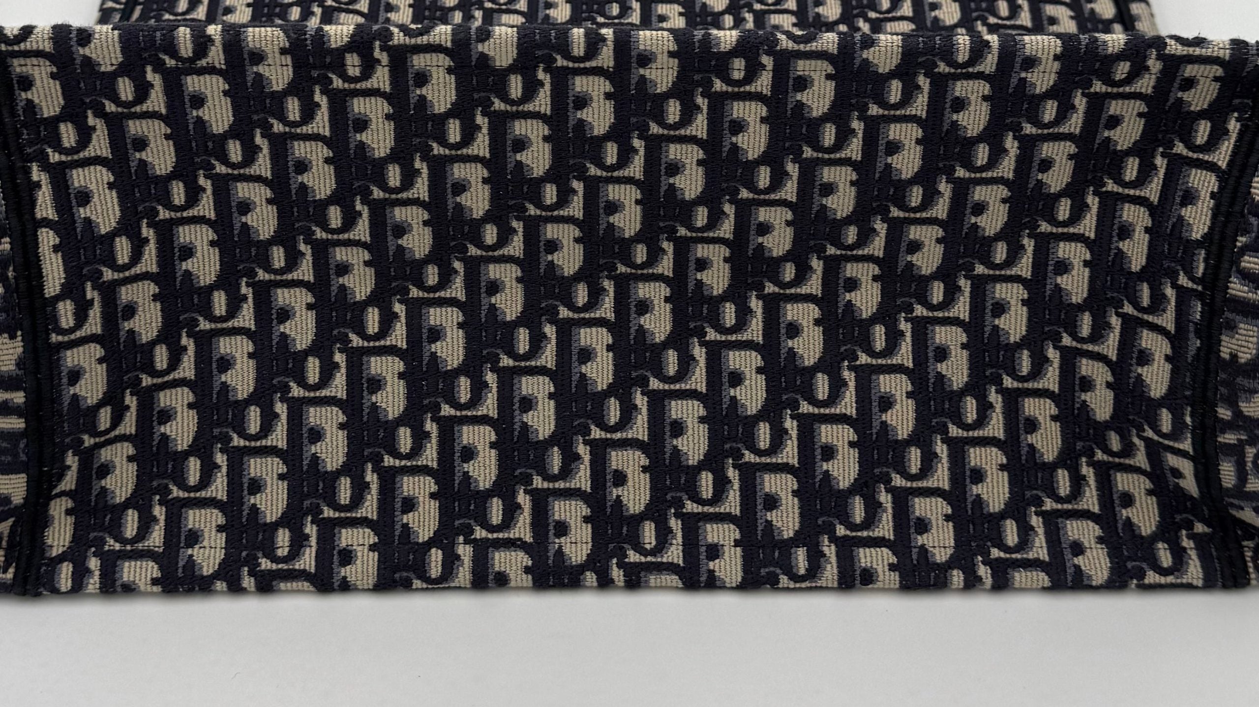 Dior DIOR TOTE BOOK Grande Tote