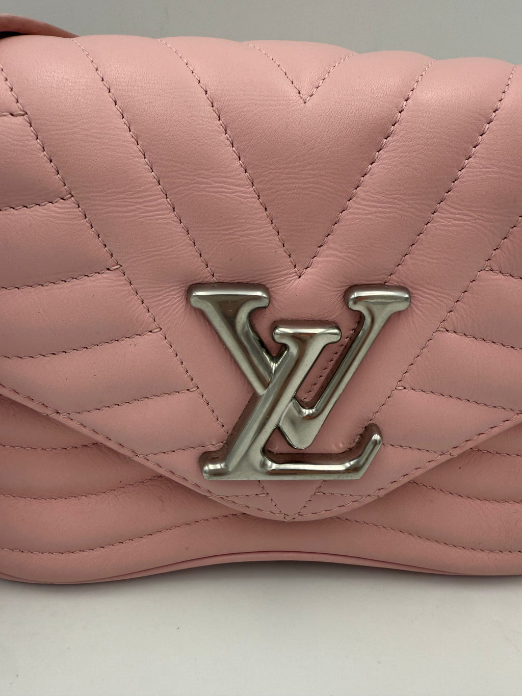 Louis Vuitton LOUIS VUITTON NEW WAVE Rosa MM Leather Handbag