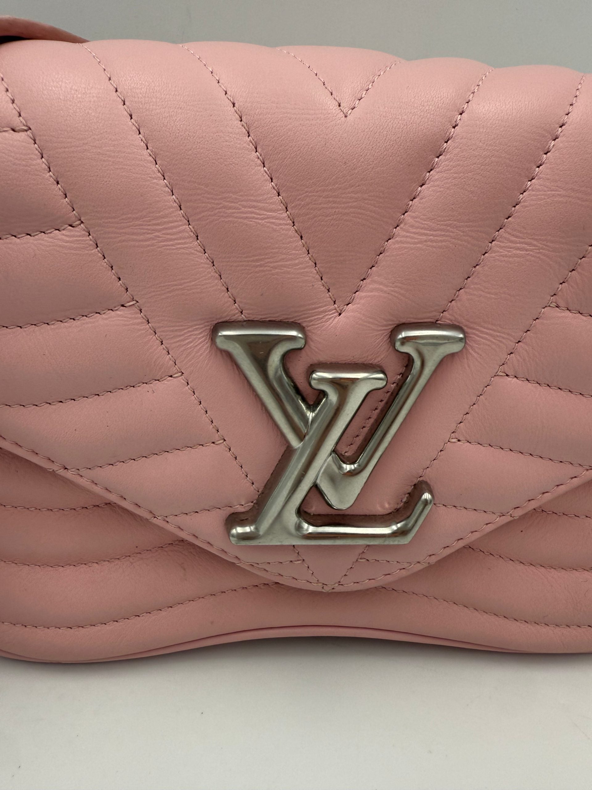 Louis Vuitton LOUIS VUITTON NEW WAVE Rosa MM Leather Handbag