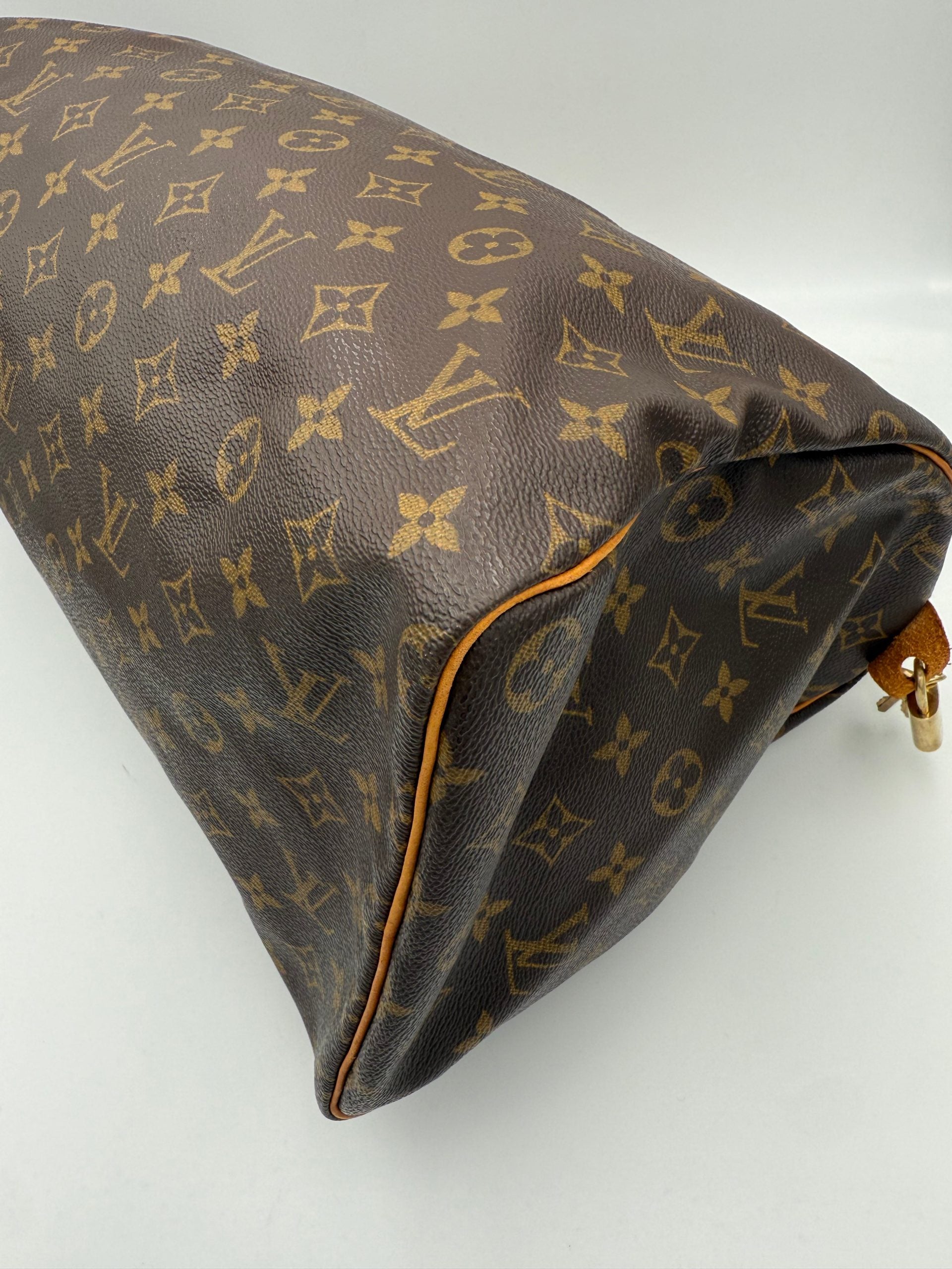 Louis Vuitton LOUIS VUITTON Speedy 40 Monogram Handbag