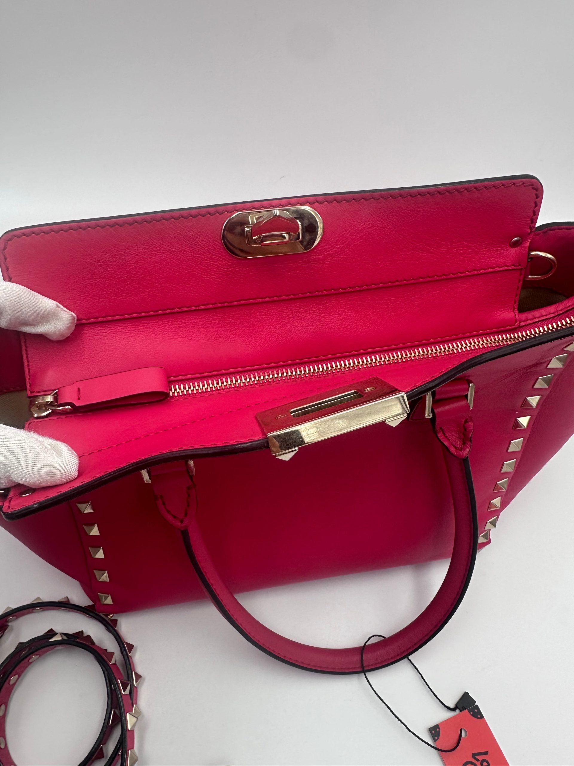 Valentino Garavani VALENTINO GARAVANI Rockstud Medium Pink Handbag