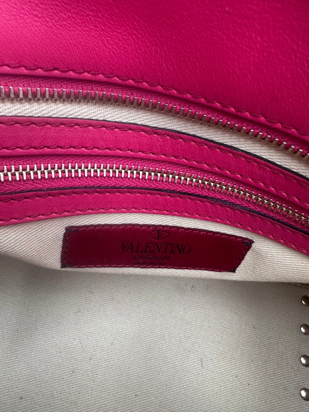 Valentino Garavani VALENTINO GARAVANI Rockstud Medium Pink Handbag