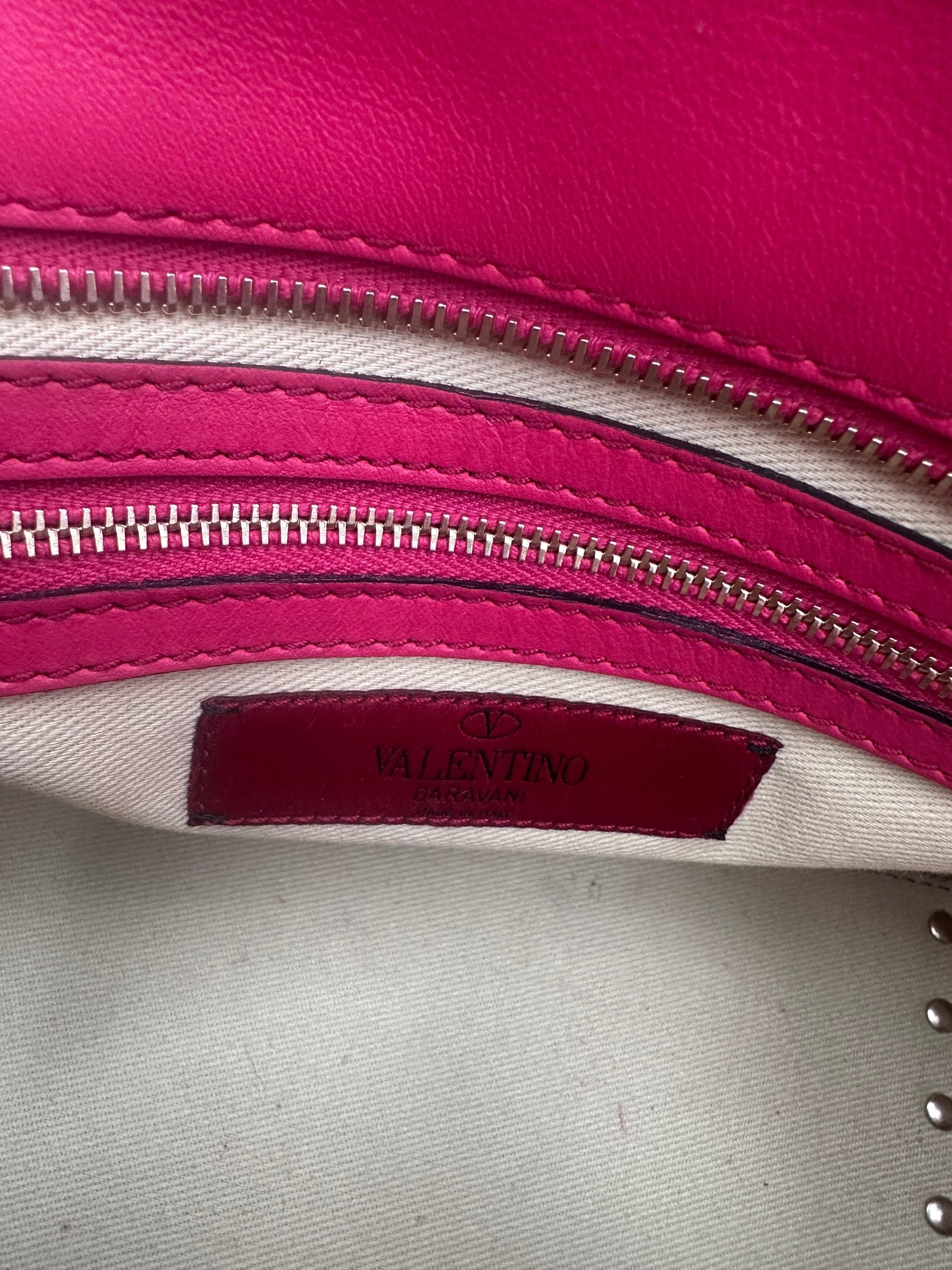 Valentino Garavani VALENTINO GARAVANI Rockstud Medium Pink Handbag