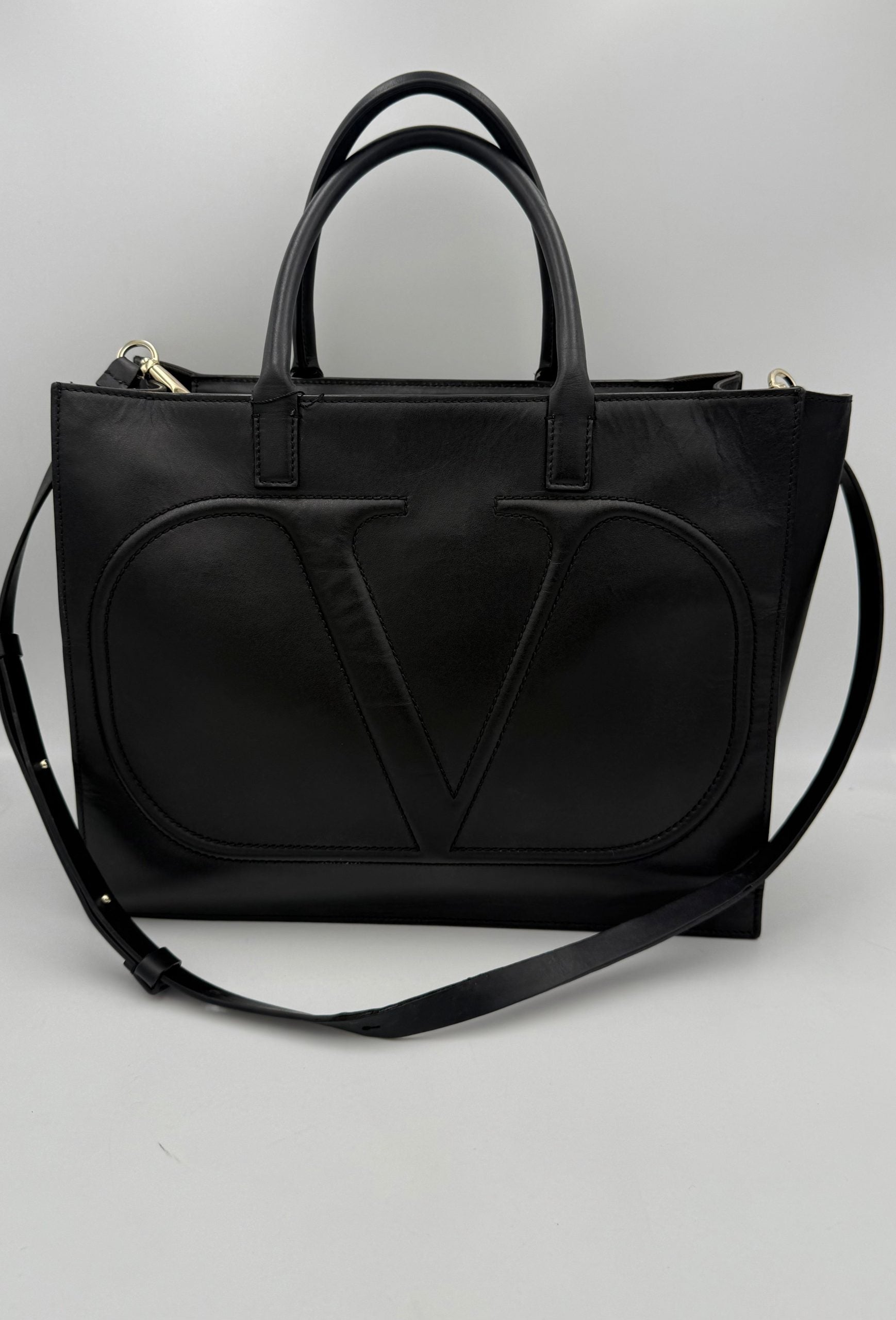 Valentino Garavani VALENTINO GARAVANI SHOPPING VLOGO Black Handbag