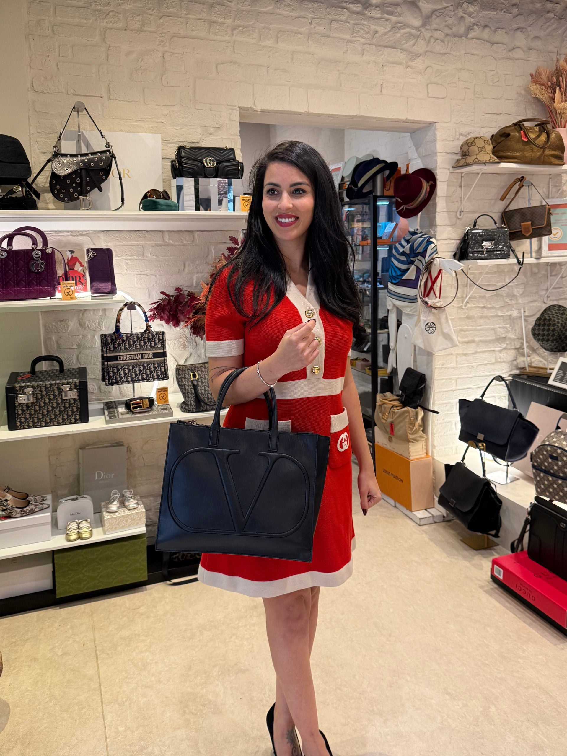 Valentino Garavani VALENTINO GARAVANI SHOPPING VLOGO Black Handbag